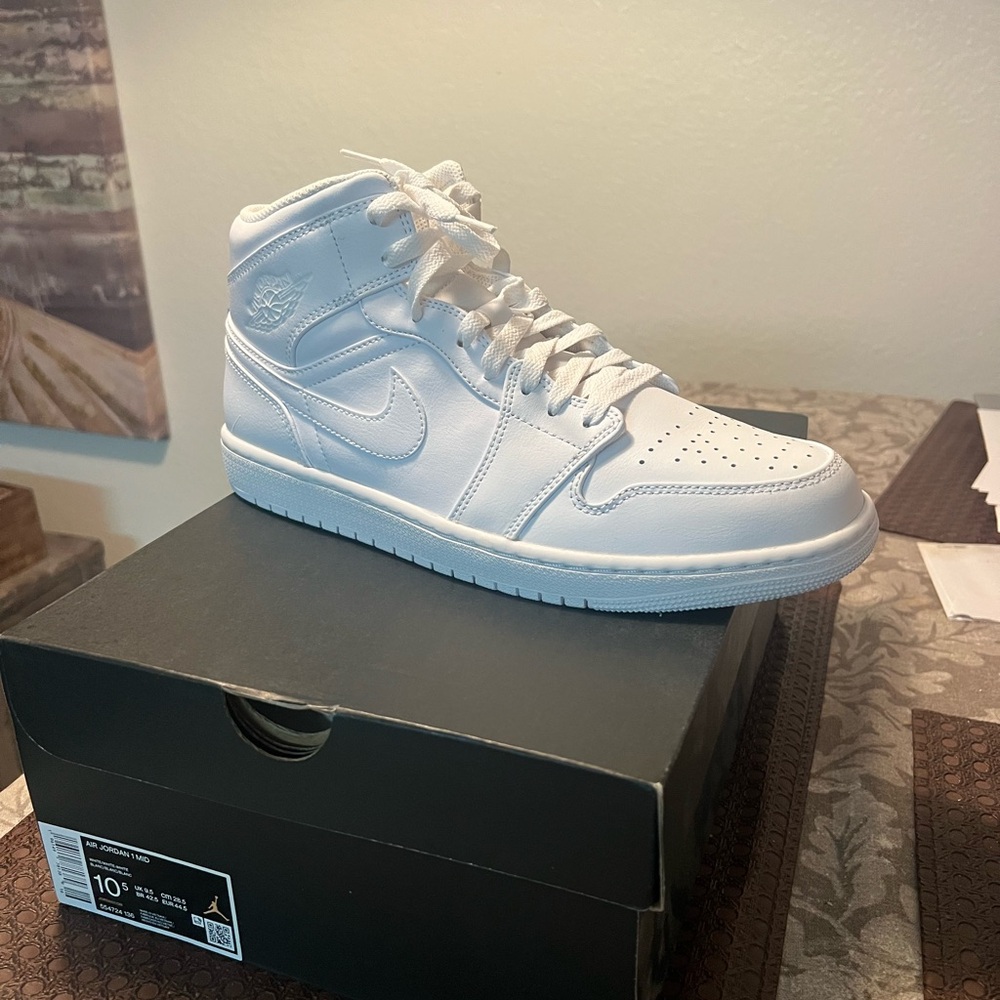 Nike Men's All-White Jordan 1 Mid